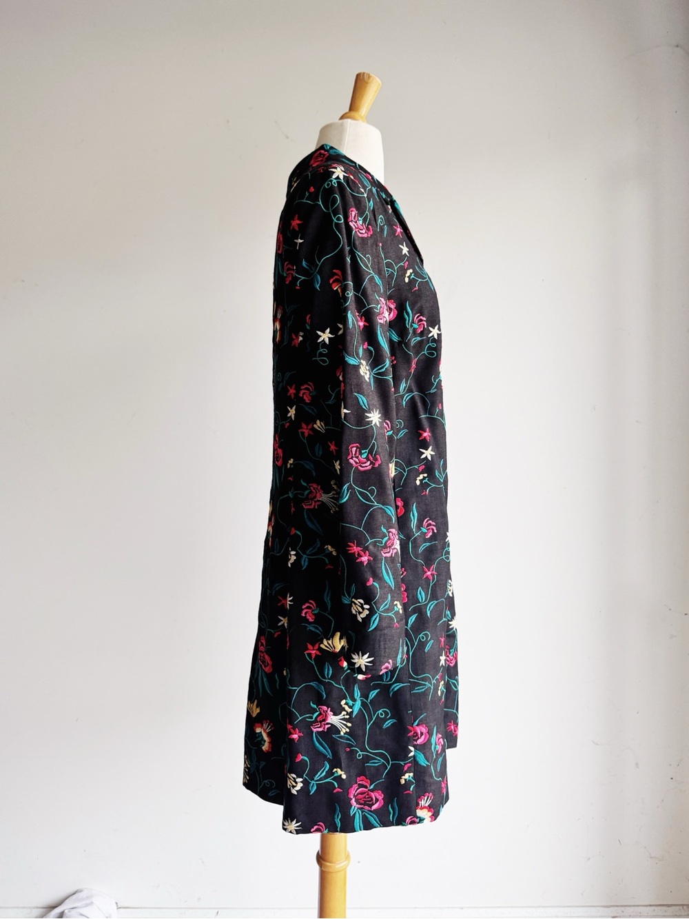 David Brooks Raw Silk Embroidered Floral Long Jacket Black M - Picture 3 of 7